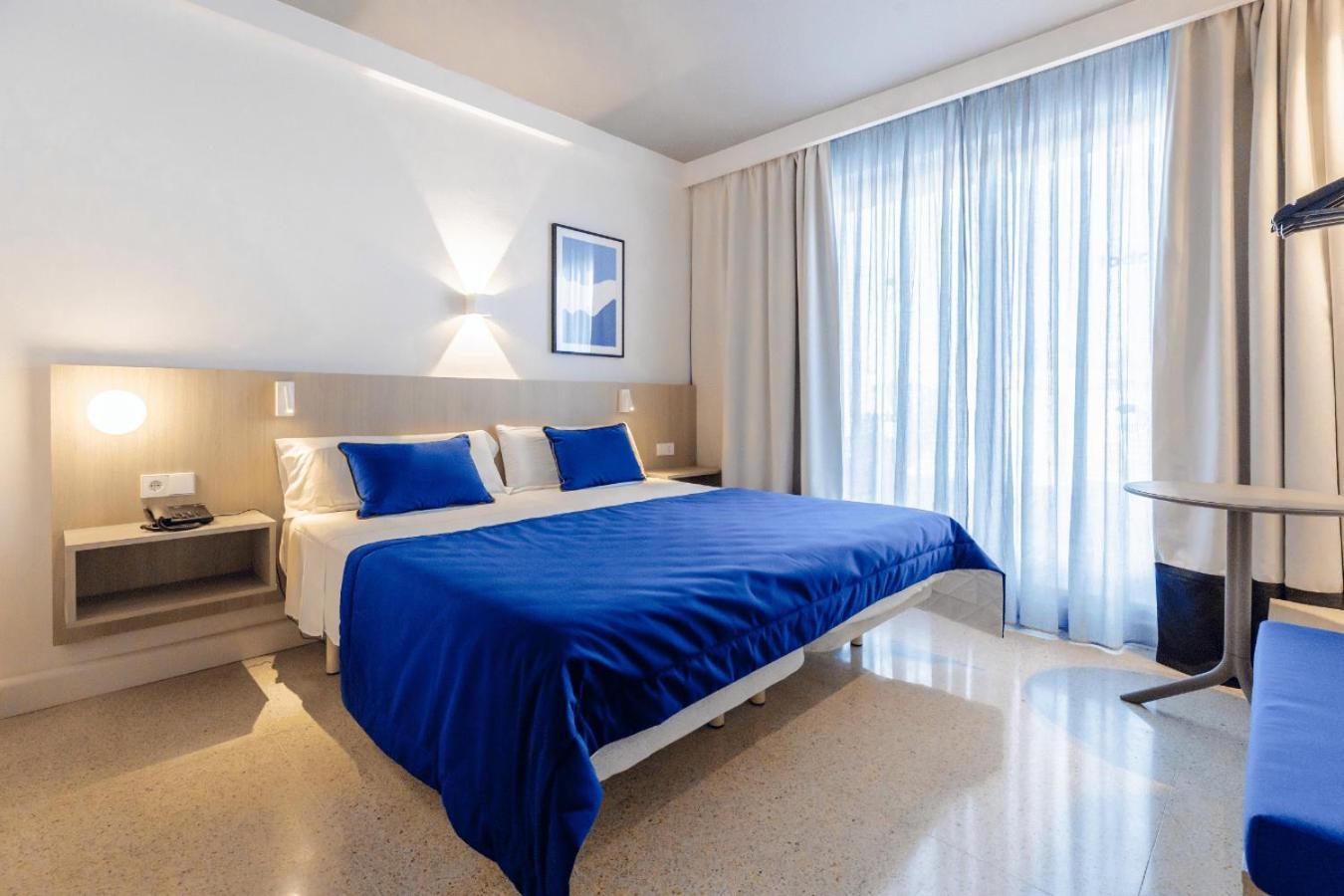 Deluxe Room,1586826327:JPEG