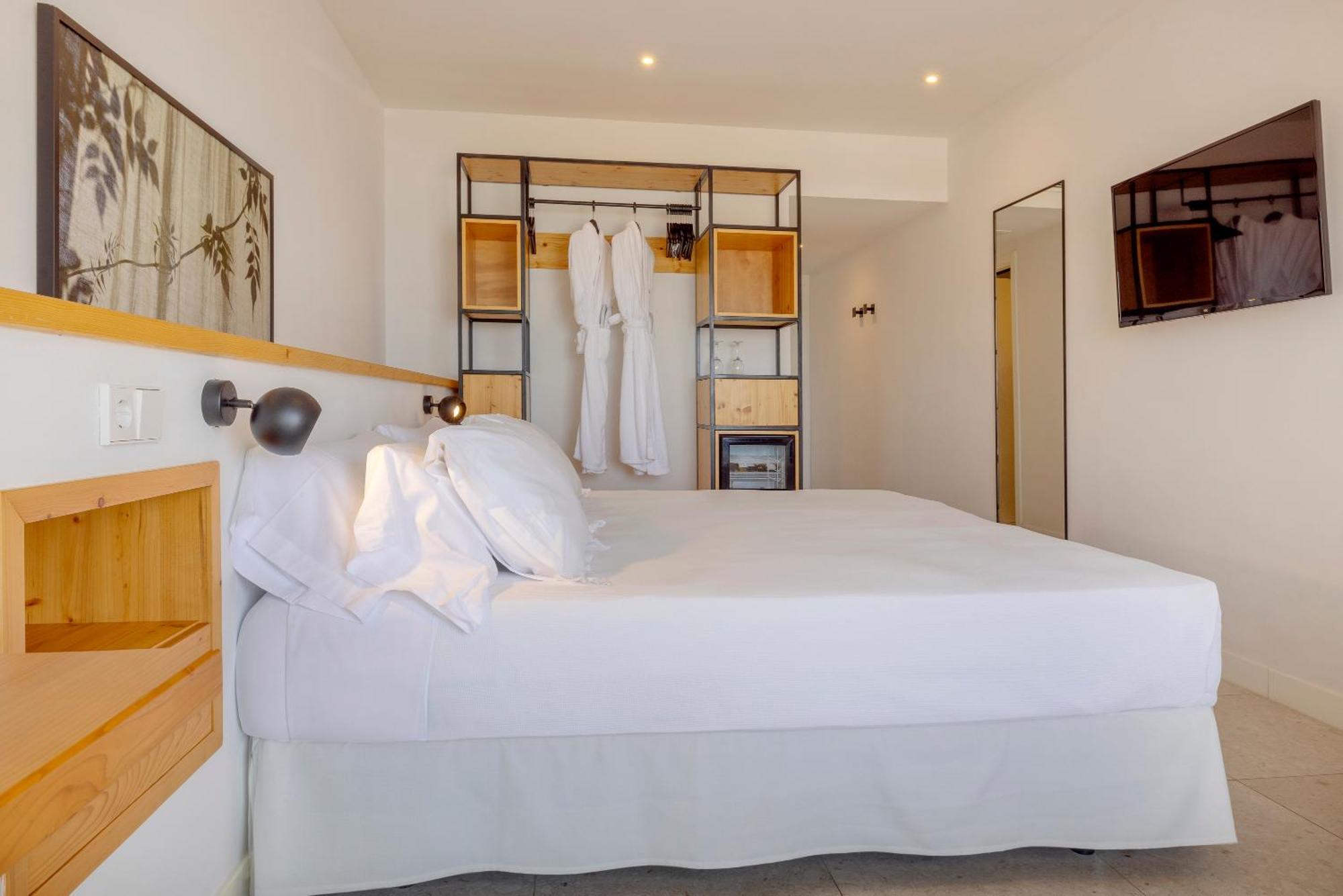 Double or Twin Room with Balcony,1629890904:JPEG